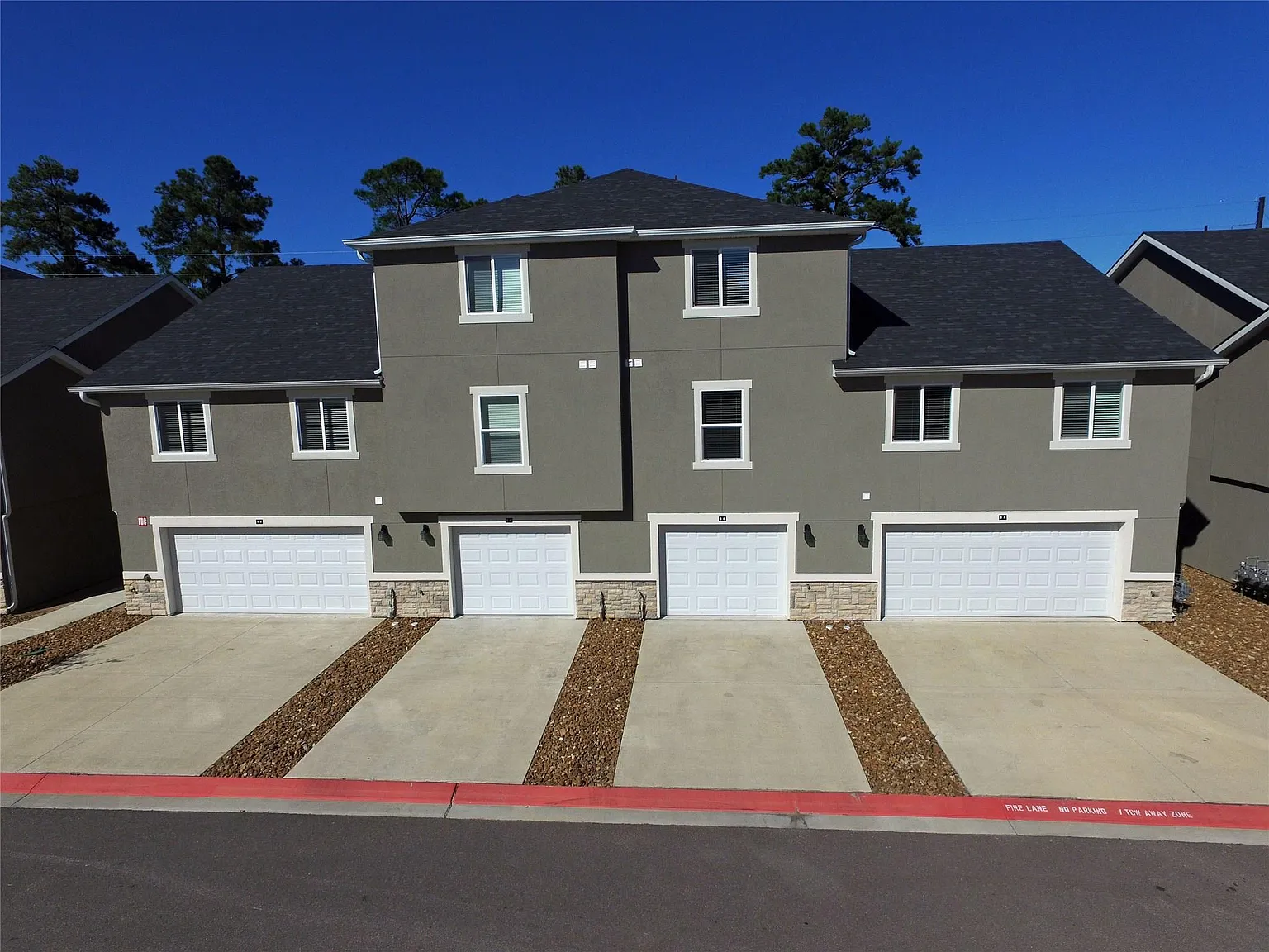 3 bed, 2.5 bath, 1772 sqft, $1,795 — Photo 2