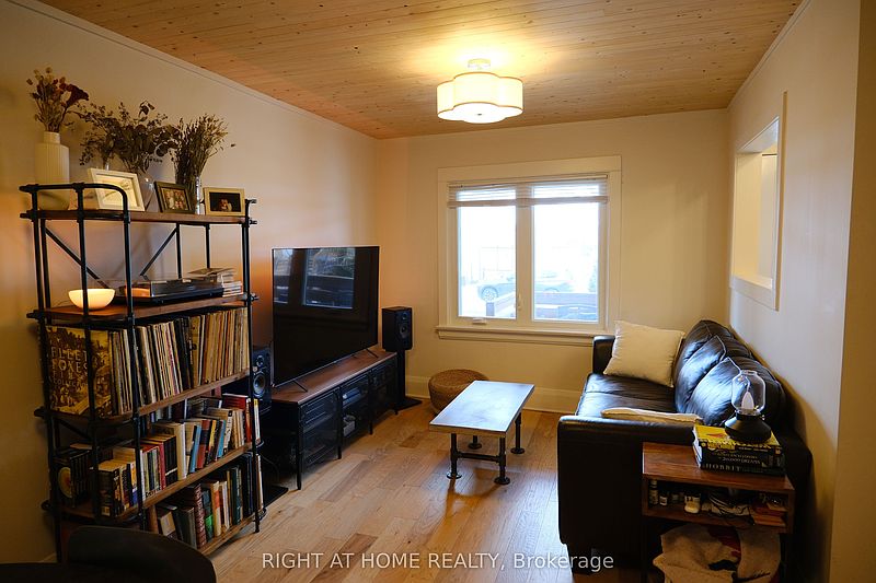 Toronto Townhouse for rent - 2 Bedrooms — photo 2