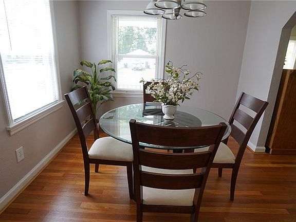 3rd image of 1239 Donald Ave