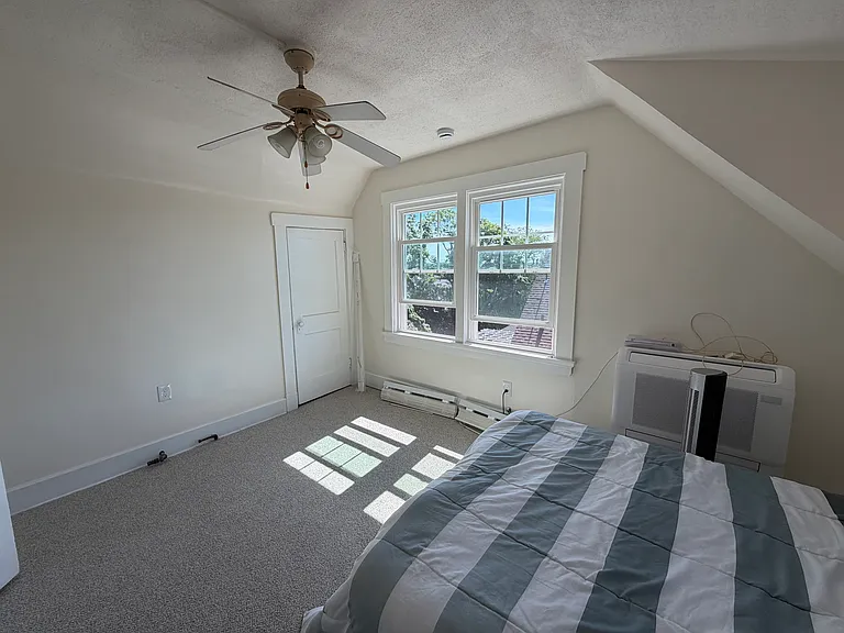 Fourth bedroom (third floor)