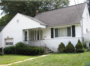 50 Banta Pl, Bergenfield, NJ 07621