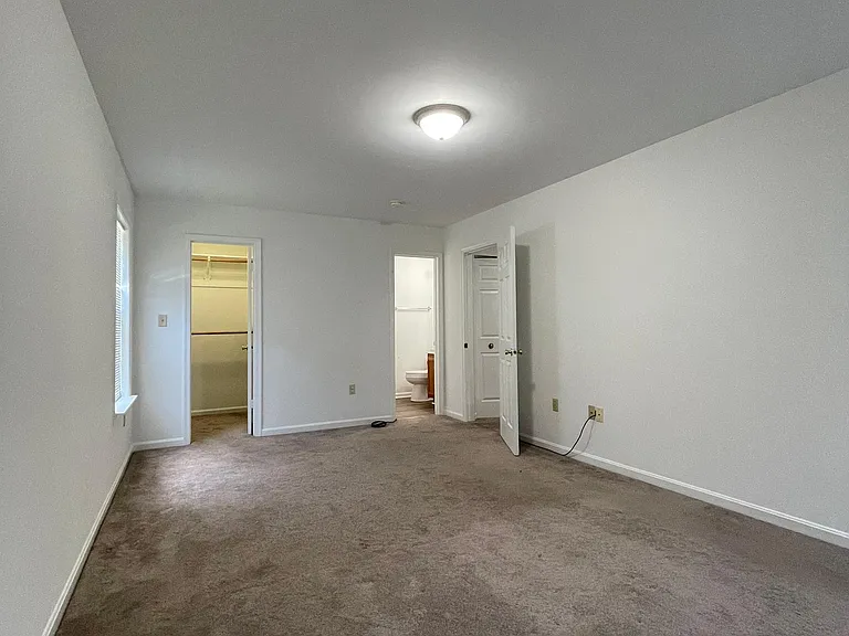 8346 Lincoln Dr — Photo 11