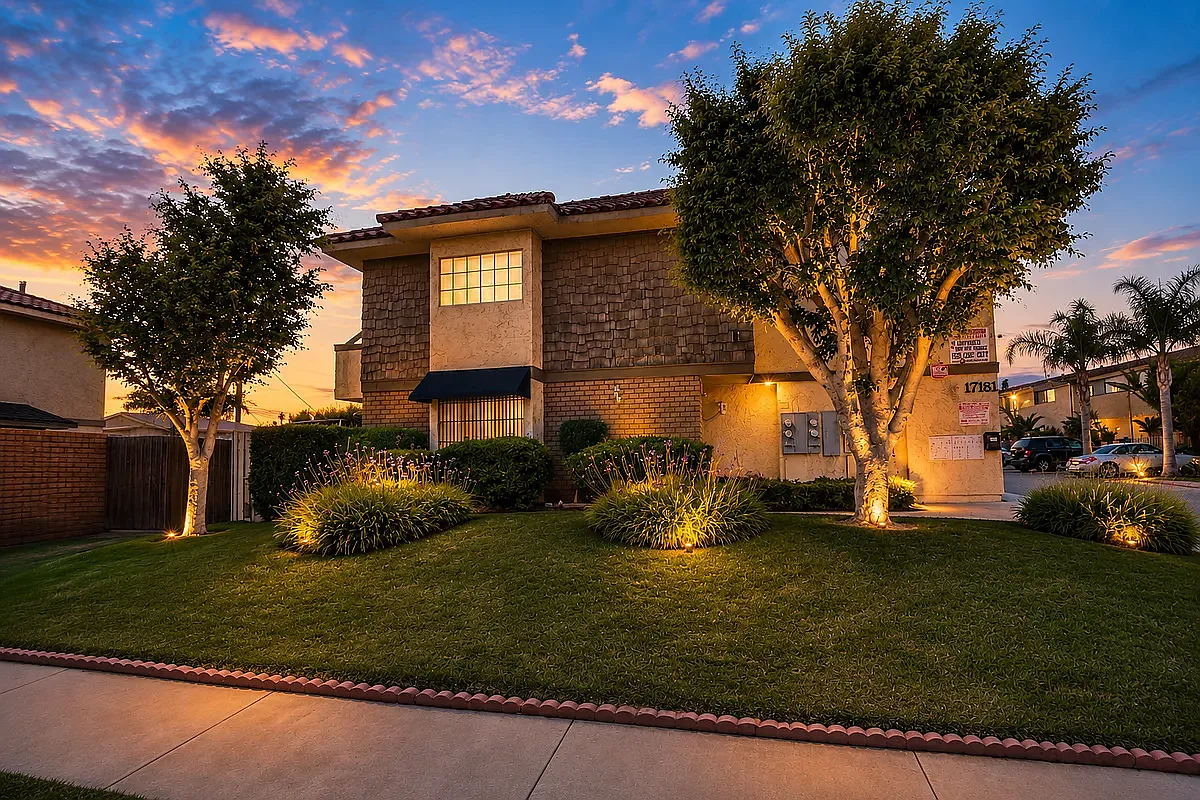 3 bed, 2.5 bath, 900 sqft, $3,895 — Photo 1
