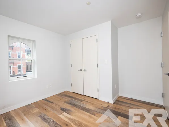 945 Bergen Street image 4 of 15