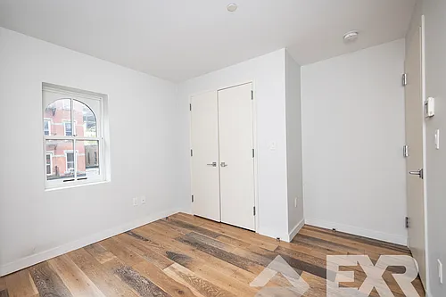 945 Bergen St Photo 1