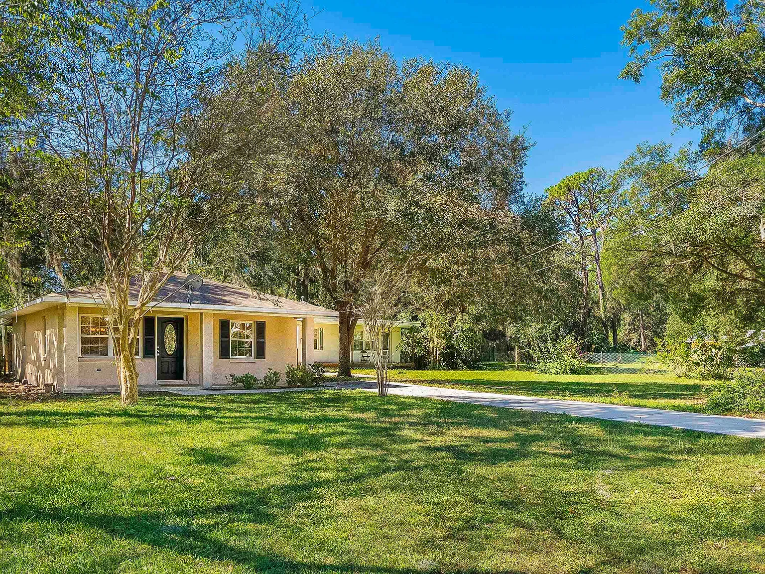 2 bed, 1.0 bath, 1608 sqft, $1,595 — Photo 2