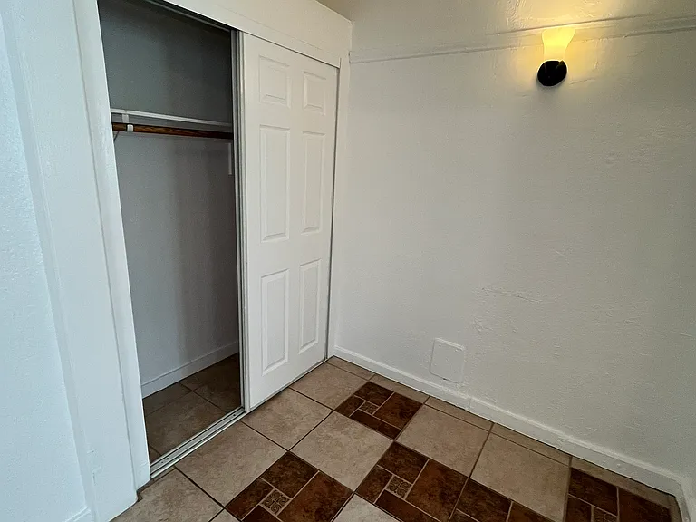 1121 N Kenmore Ave #106 — Photo 6