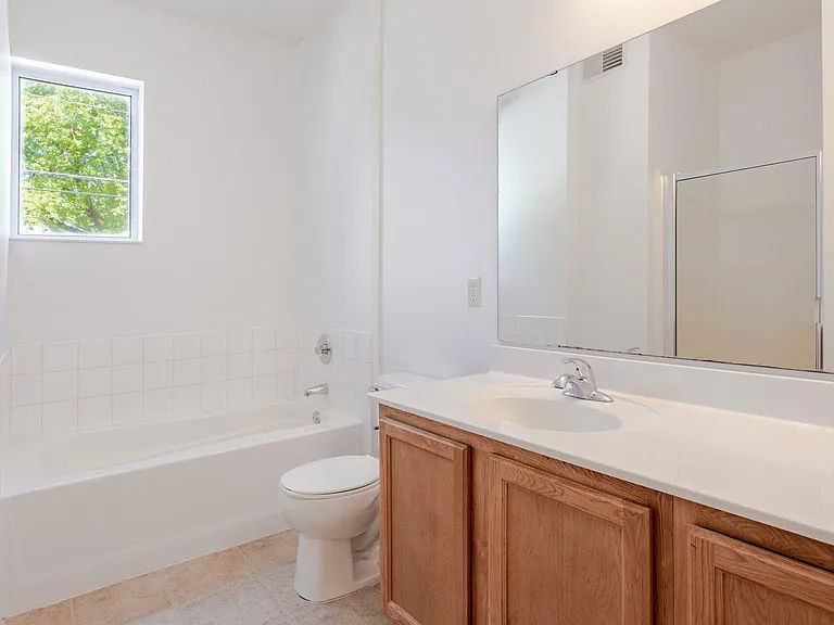Emerson Hills Apartments — Photo 5