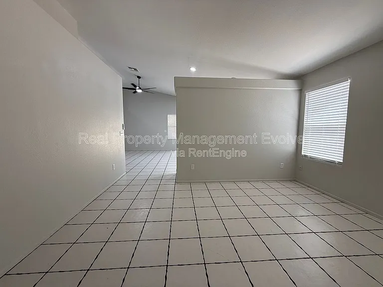 2340 E Derringer Way — Photo 4