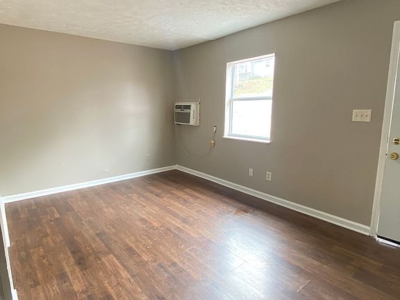 2nd image of 1530 & 1540 Elm St #3