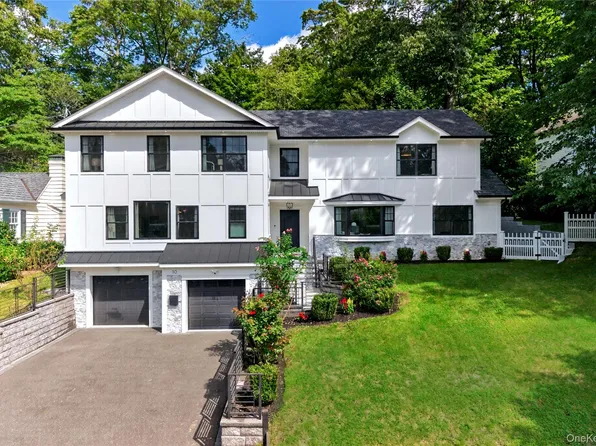 10 Chelsea Drive, Port Washington, NY 11050