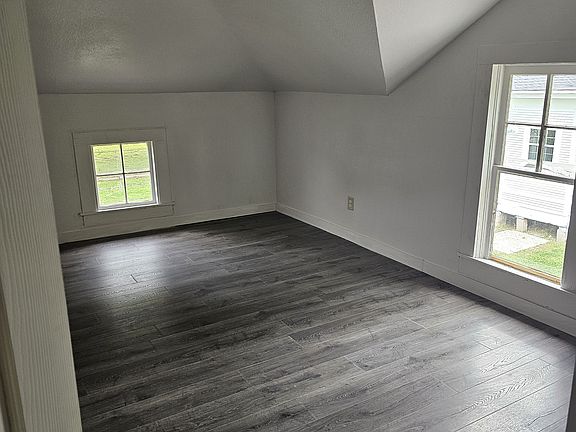3rd image of 621 6th St APT 1