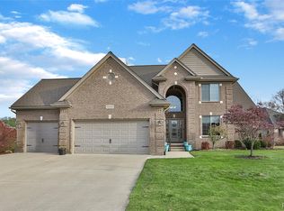 52142 Pawnee Dr, Macomb, MI 48042