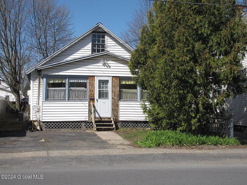 2nd image of 718 Draper Avenue