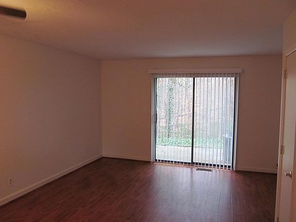 4th image of 304 Briar Creek Mnr