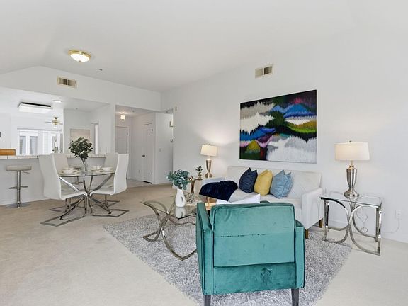 4th image of 755 Mountain View Dr APT 2