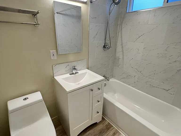 Navy Street Apartments — Photo 6