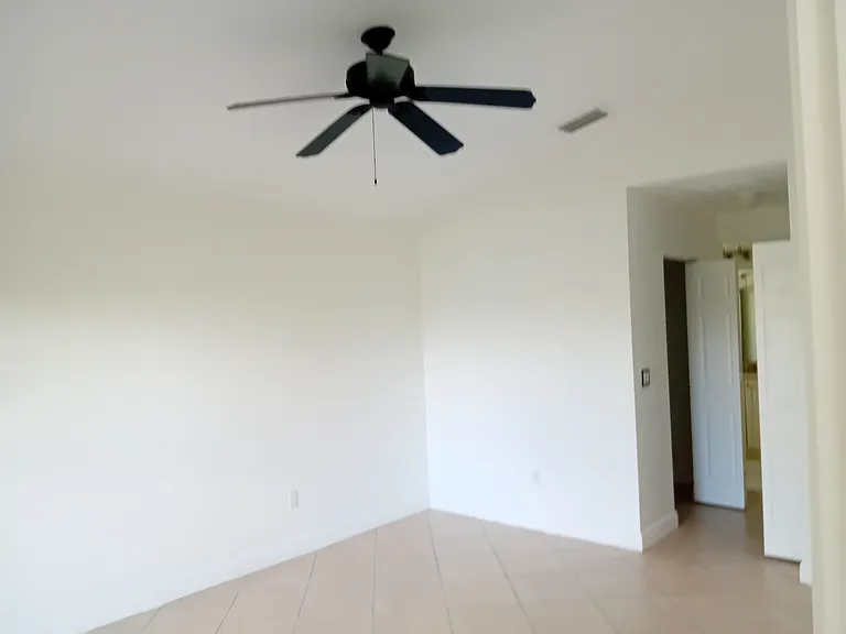 Master bedroom, 2 walk in closets