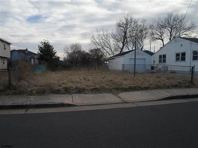 2nd image of 2014 Erie Ave