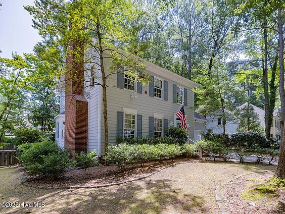 2nd image of 209 Parkmeadow Drive