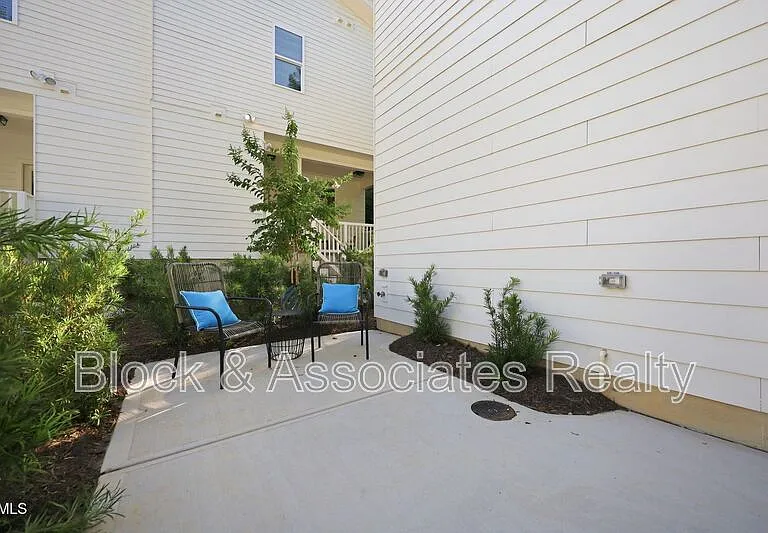 2819-103 Wilcox Pl — Photo 5