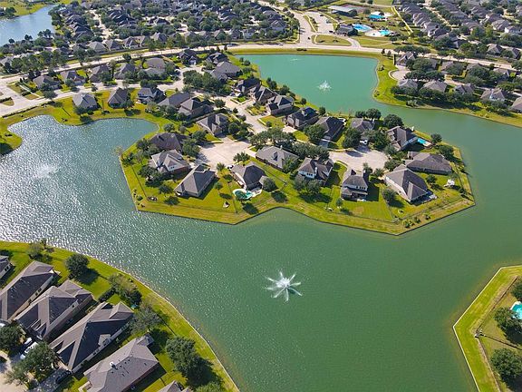 Welcome to Westheimer Lakes, Richmond