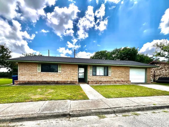 129 Village Dr, Kerrville, TX 78028