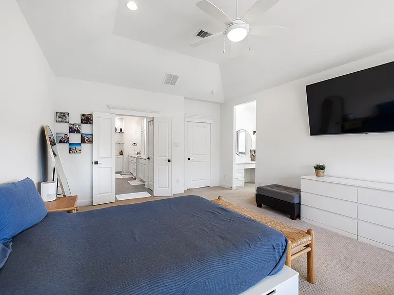 817 W 19th St — Photo 14