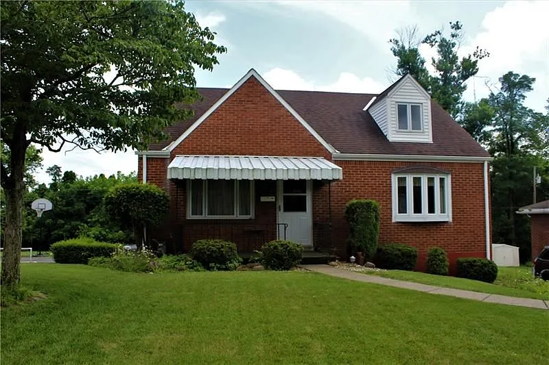 220 Mohawk Dr photo 1