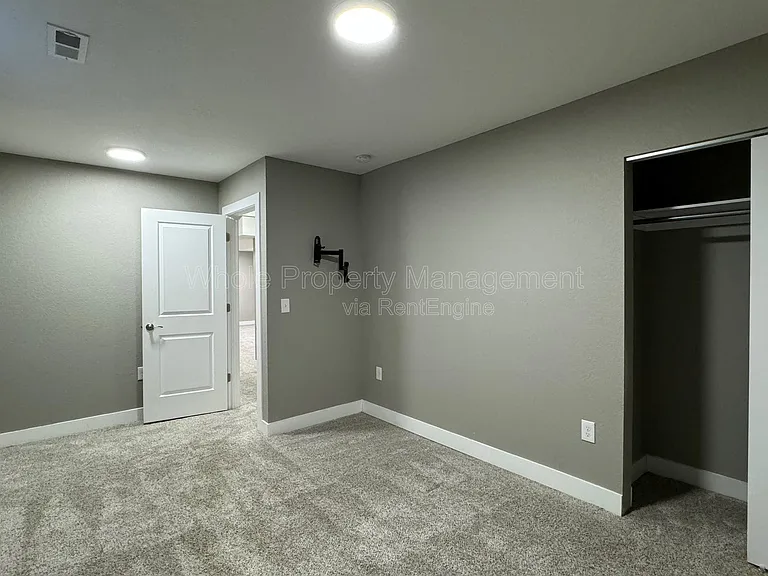102 S Newton St — Photo 28