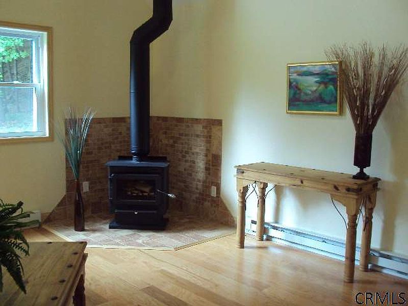 3rd image of 221 BOGARDUS Road