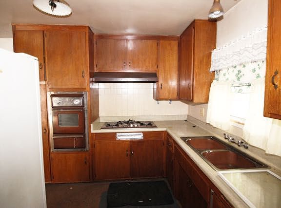 3rd image of 2517 Maple St