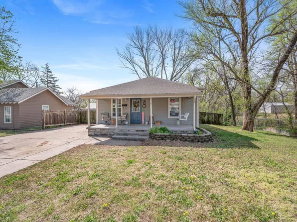 431 E 12th Ave, Augusta, KS 67010