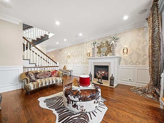 5th image of 3011 N Oakley Ave