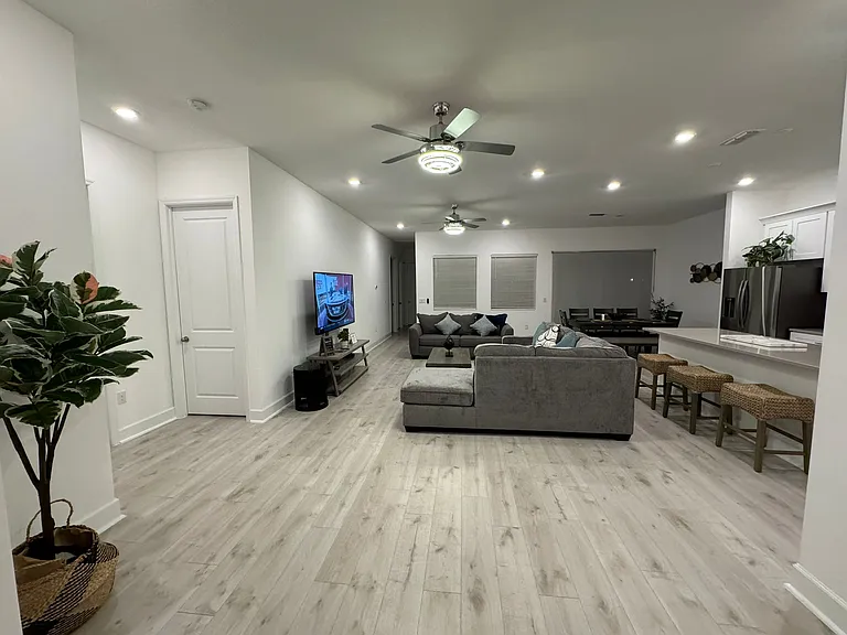 4970 Strand St — Photo 11