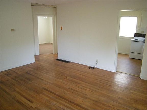 5th image of 3132 Bulah Ave