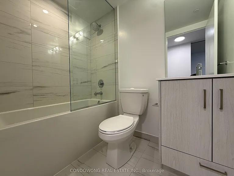 180 Front St E #903 — Photo 8