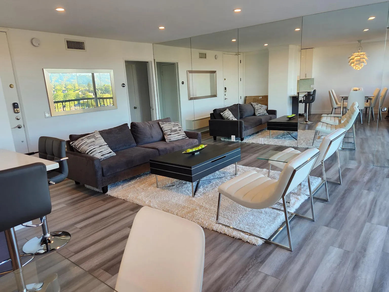 10747 Wilshire Blvd — Photo 3