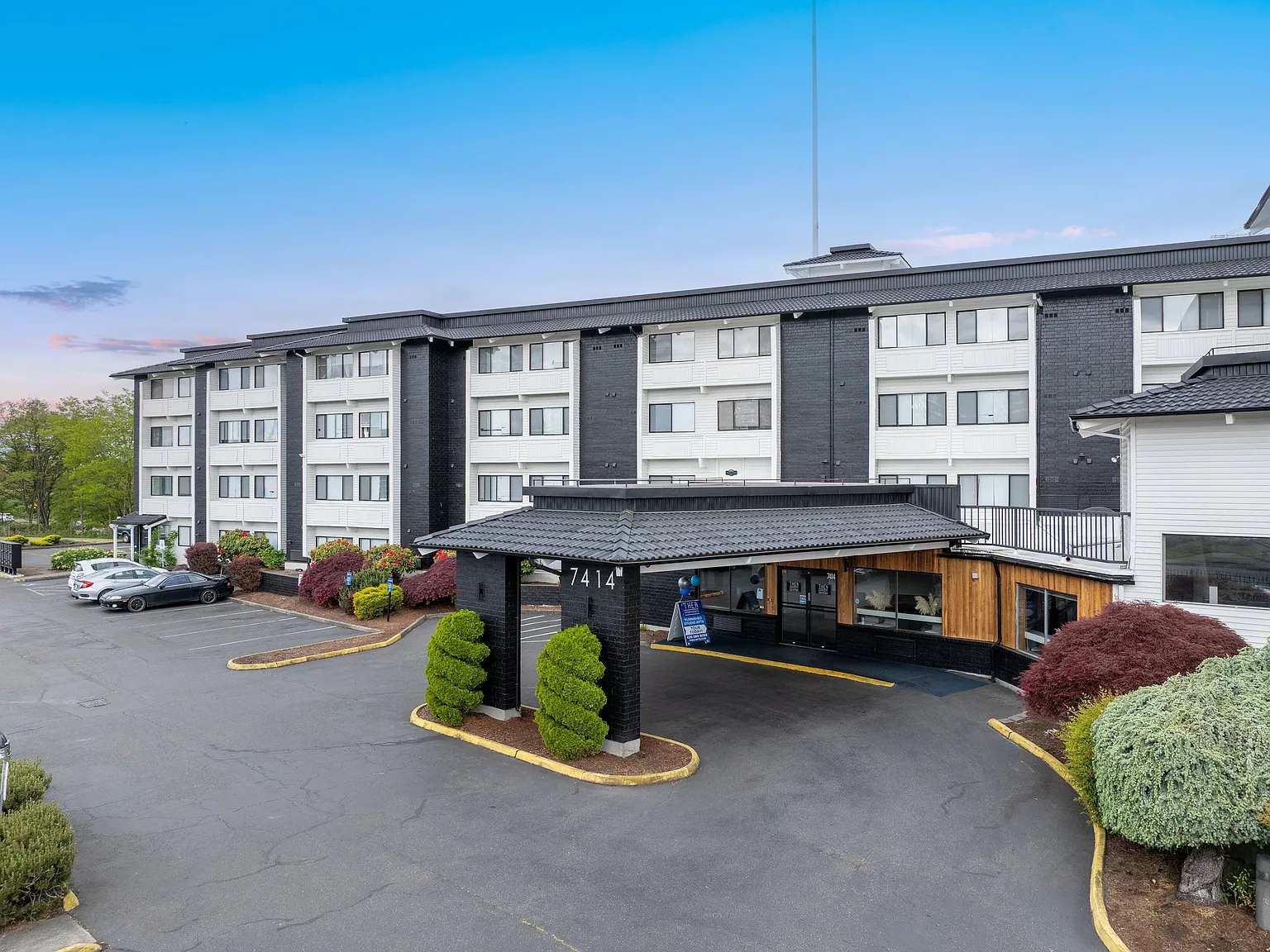 Thea Apartments — Photo 3