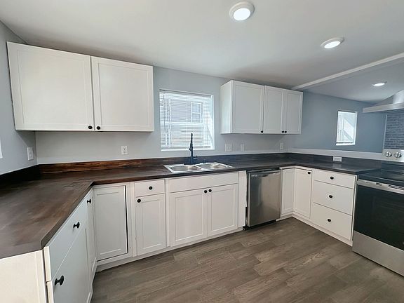 3rd image of 621 Robertson St #0