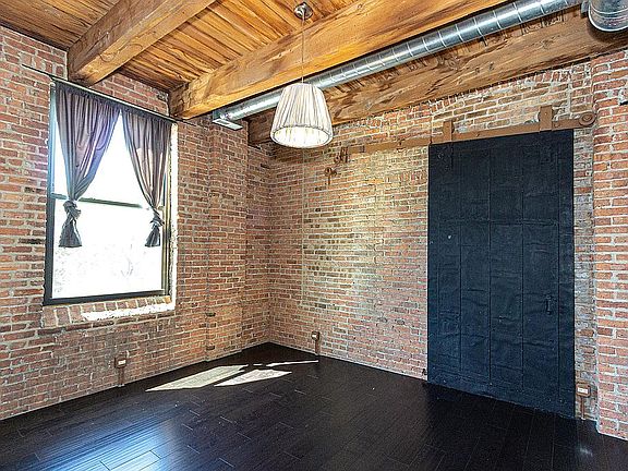 4th image of 1600 S Jefferson St APT 303
