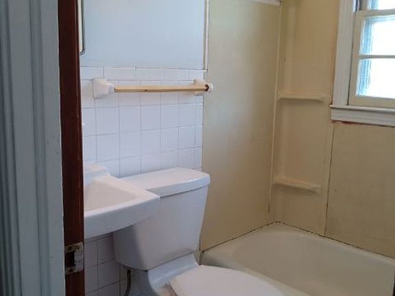 5th image of 1300 Lola Ave APT 4