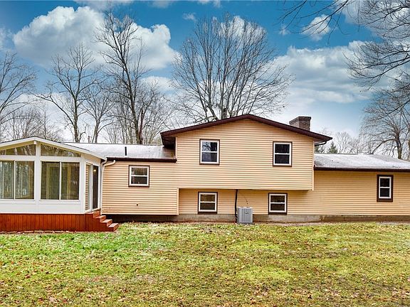 2nd image of 1950 Woodland Dr