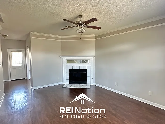 4 bed, 2.5 bath, 1928 sqft, $1,895 — Photo 4