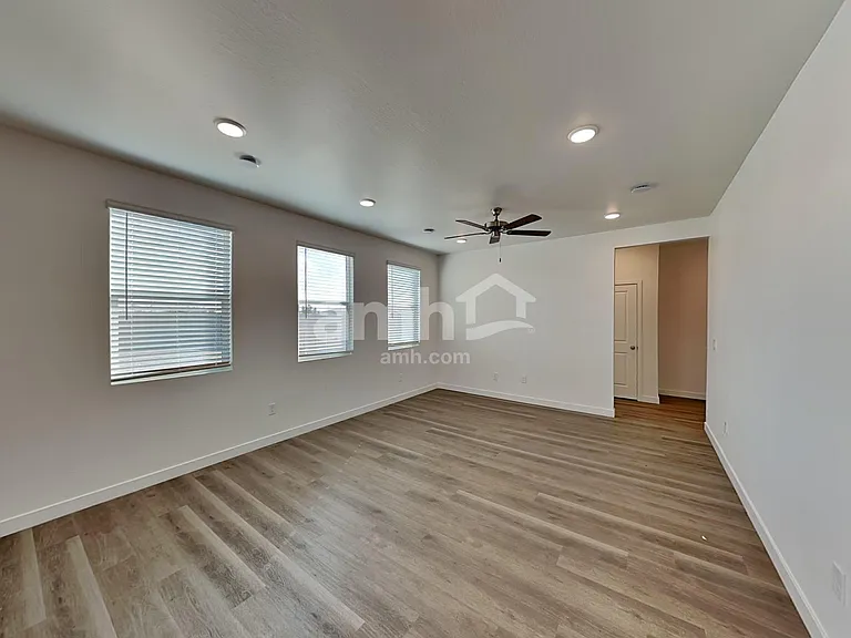 18475 W Honeysuckle Dr — Photo 5