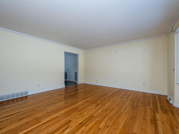 5th image of 1410 Oakdale Ave