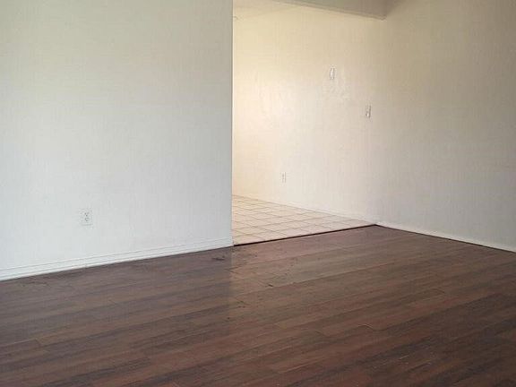 2nd image of 13463 Edgemont St