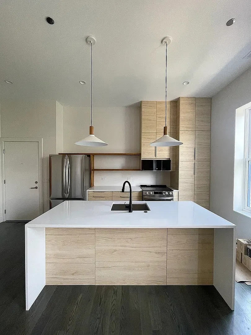 1057 N Wolcott Ave — Photo 3