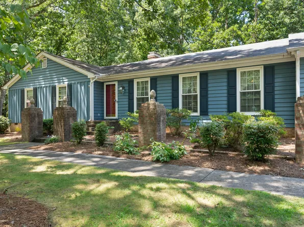 304 Oregon Cir, Cary, NC 27511