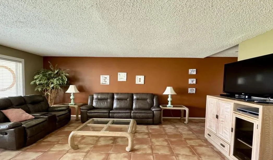 3 bed, 1025 sqft, $3,999 — Photo 1